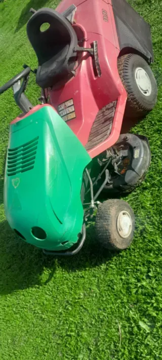 Cortacésped Rojo y Verde