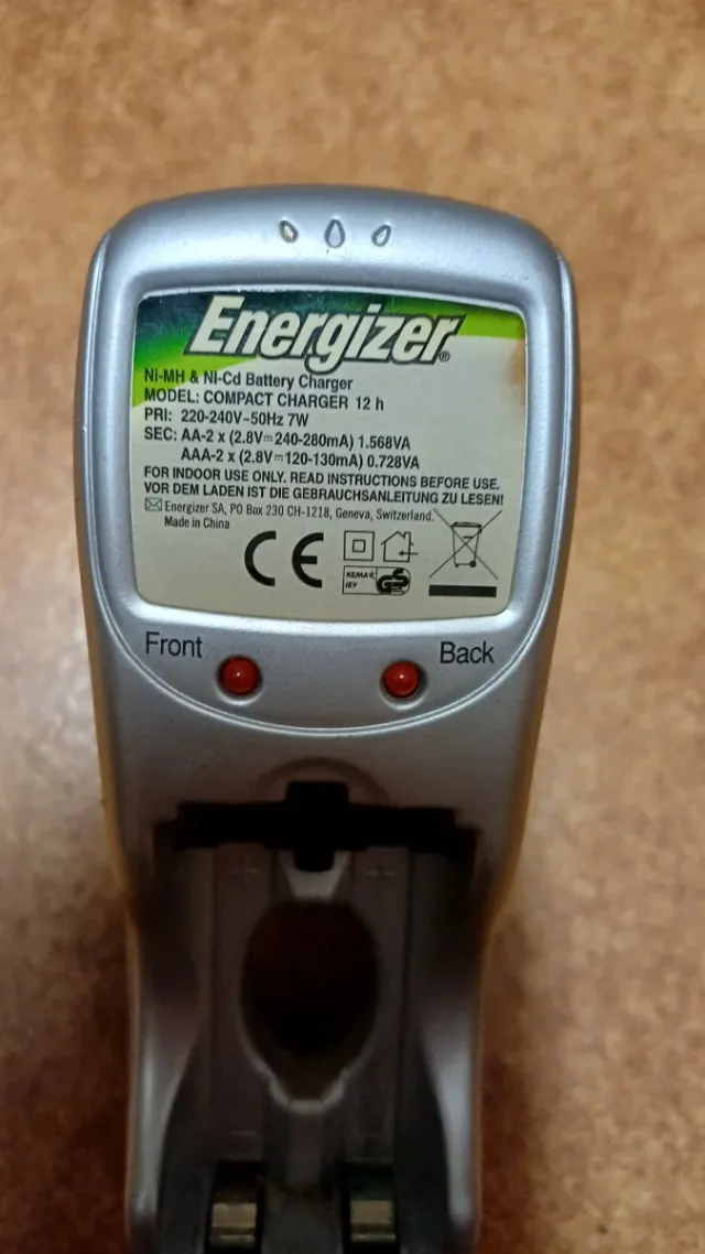 Cargador Pilas Energizer Compact Charger 12h