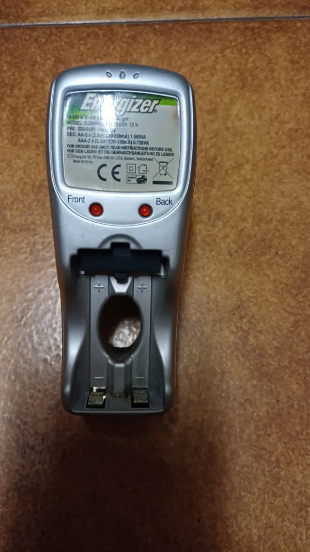 Cargador Pilas Energizer Compact Charger 12h