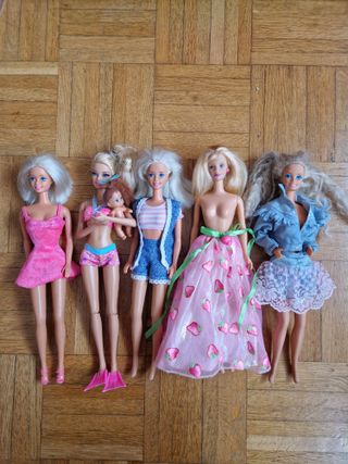 Lotto 5 Barbie + 1 Baby Barbie
