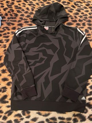 Sudadera Adidas con capucha y estampado