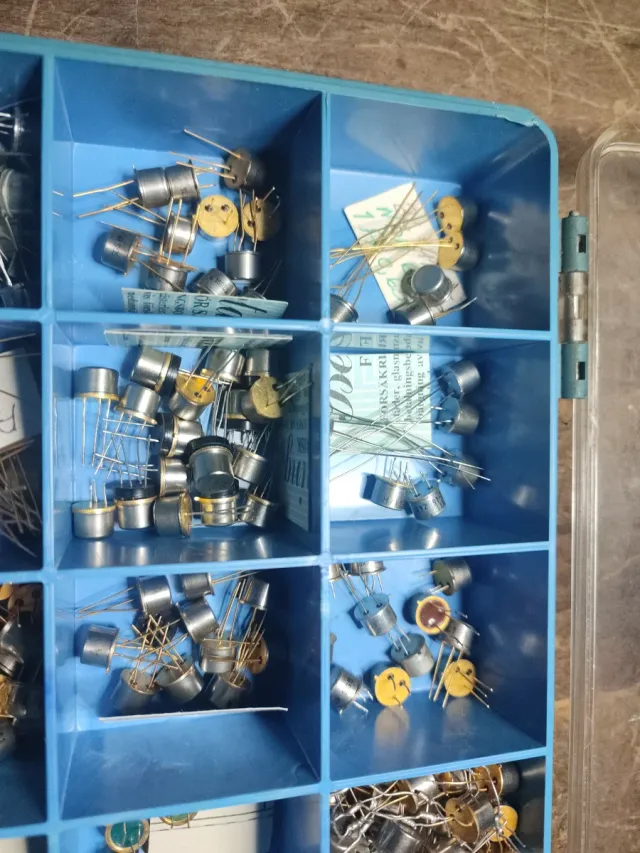 Lote componentes electrónicos varios