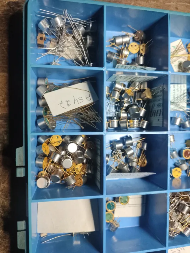 Lote componentes electrónicos varios