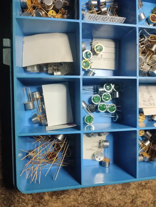 Lote componentes electrónicos varios