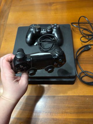 PS4 Slim Nera - Ottime Condizioni