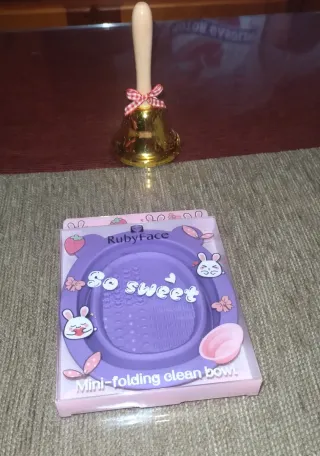 Limpia brochas RubyFace plegable morado