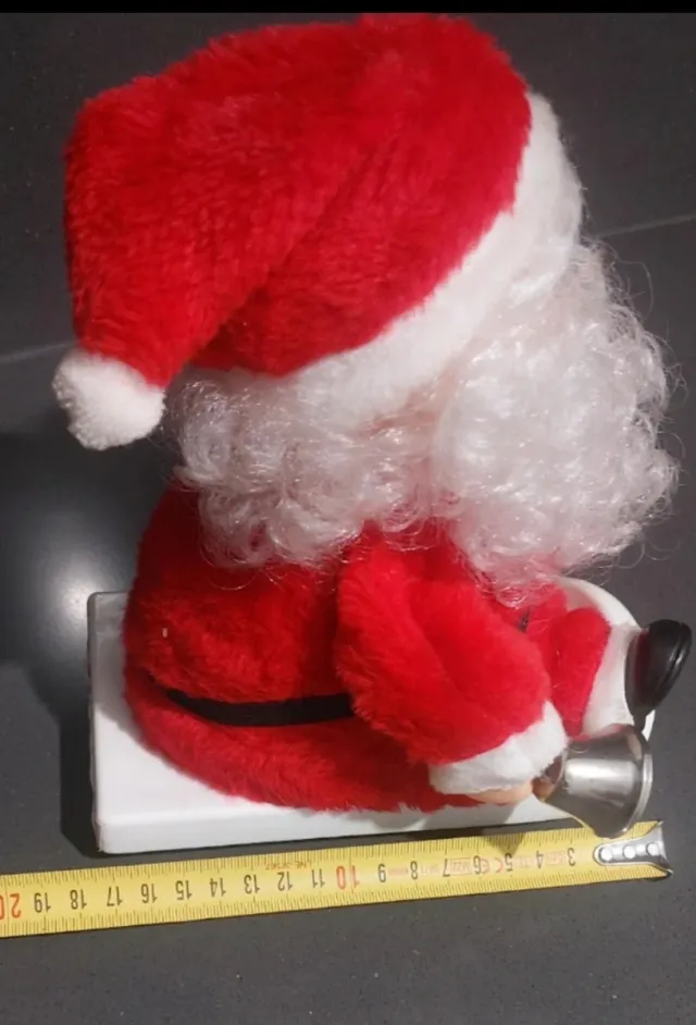 Papà Natale musicale che scivola sulla slitta Bump 'n' Go