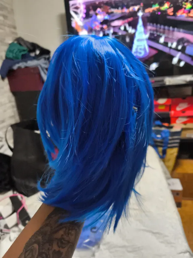 Parrucca blu elettrico capelli corti