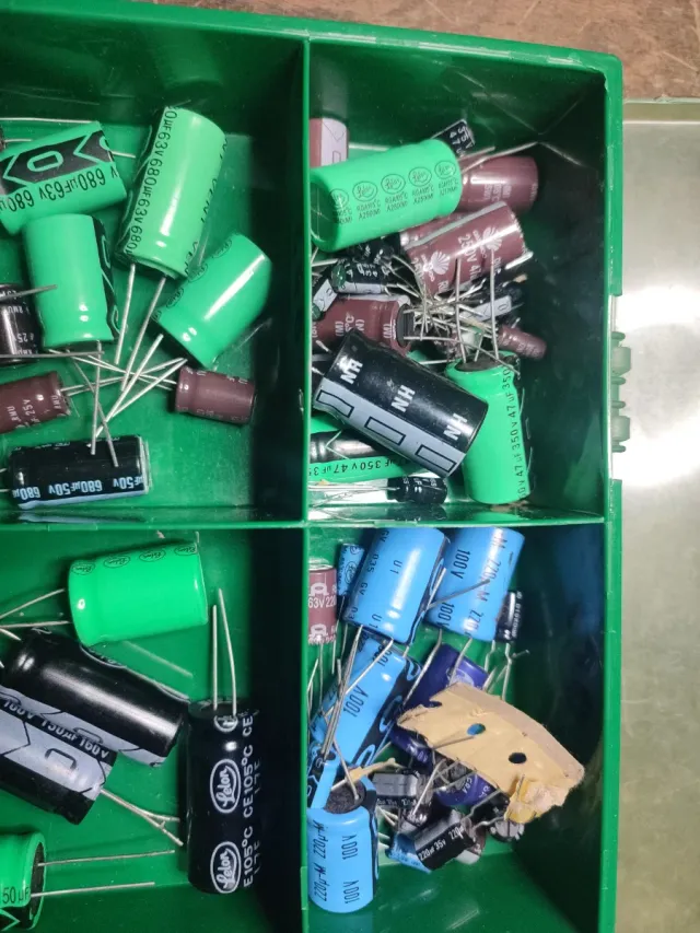 Lote componentes electrónicos condensadores