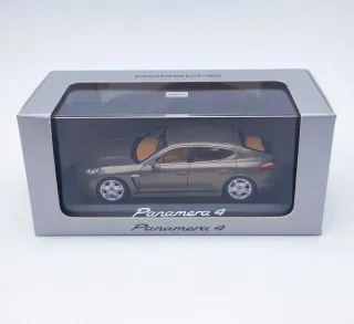 PORSCHE PANAMERA 4 1:43 MINICHAMPS