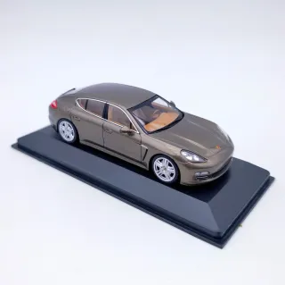 PORSCHE PANAMERA 4 1:43 MINICHAMPS