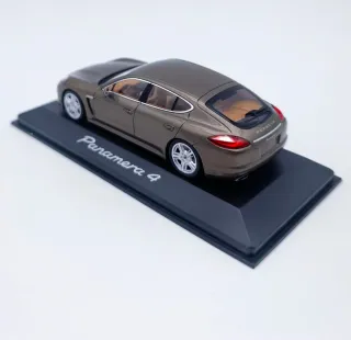 PORSCHE PANAMERA 4 1:43 MINICHAMPS