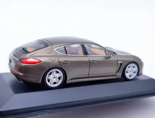 PORSCHE PANAMERA 4 1:43 MINICHAMPS