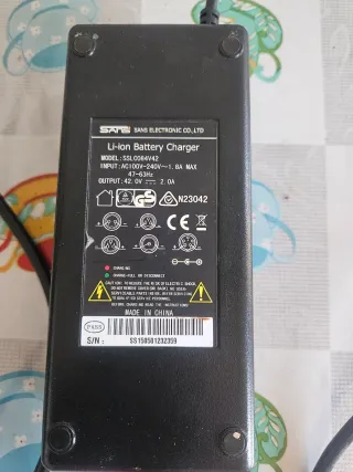 Cargador patente eléctrico Charger 42V 2A
