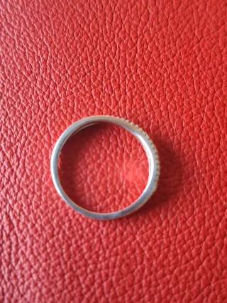Anillo de plata con circonitas entrelazado