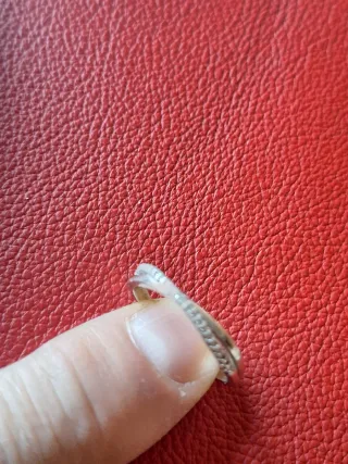 Anillo de plata con circonitas entrelazado