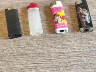 Lotto 4 accendini vintage ricaricabili