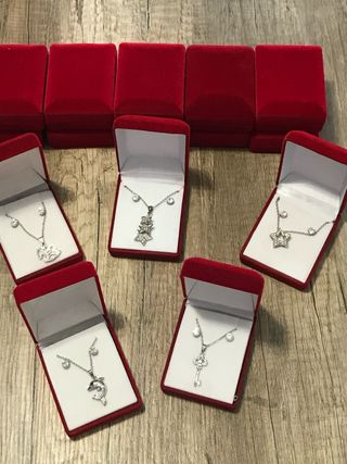 LOTE MIXTO DE 375 PIEZAS €1,6 BISUTERÍAS NUEVAS