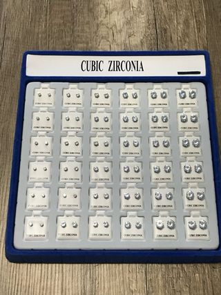 LOTE MIXTO DE 375 PIEZAS €1,6 BISUTERÍAS NUEVAS