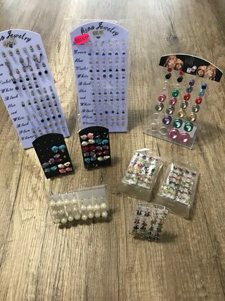 LOTE MIXTO DE 375 PIEZAS €1,6 BISUTERÍAS NUEVAS