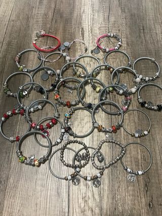 LOTE MIXTO DE 375 PIEZAS €1,6 BISUTERÍAS NUEVAS