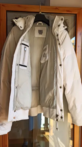 Plumífero hombre blanco