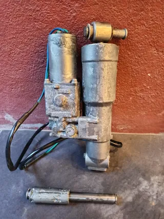 Power trim fueraborda Yamaha F100