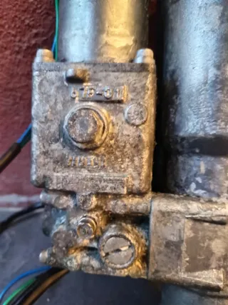 Power trim fueraborda Yamaha F100