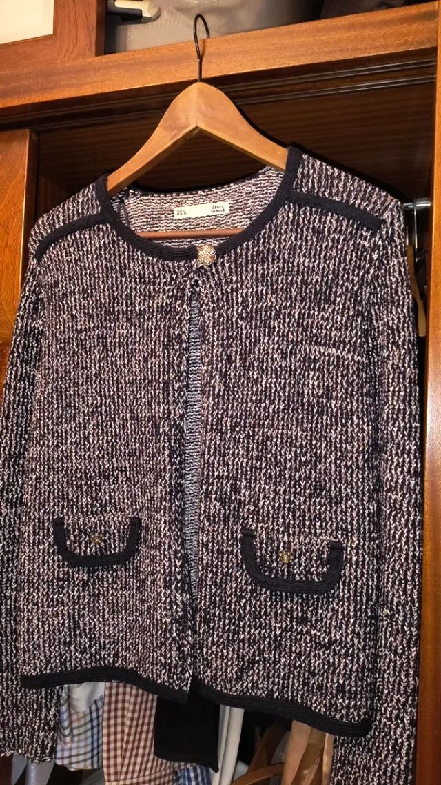 Chaqueta jaspeada negra y blanca