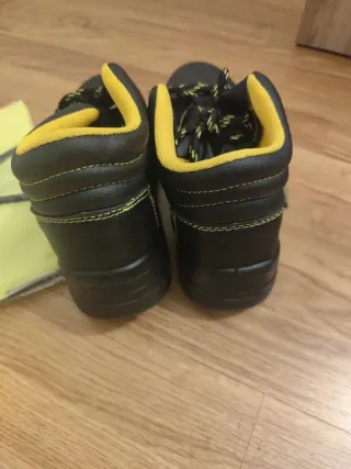 Botas y  Chaleco de trabajo fluorescente talla M