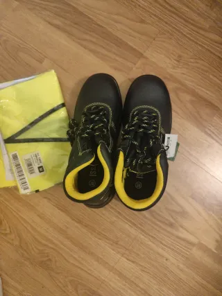 Botas y  Chaleco de trabajo fluorescente talla M