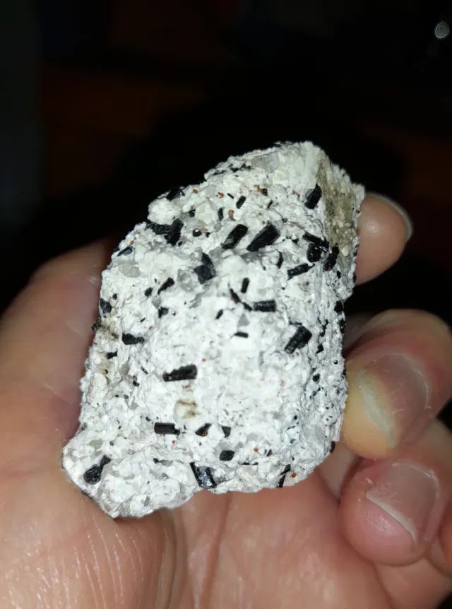 Turmaline e Microgranati in Pegmatite