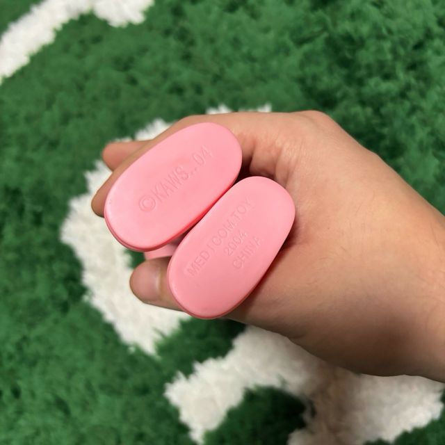 Kaws Muñeco de pie rosa claro oferta Lowcost