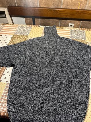 Jersey Balenciaga cuello alto gris y negro