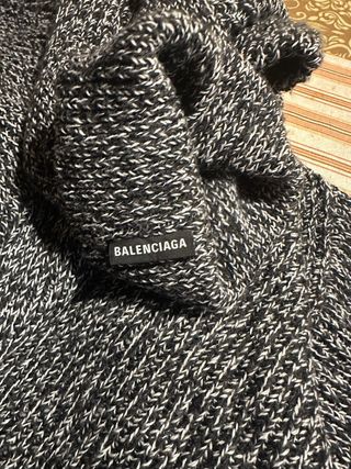 Jersey Balenciaga cuello alto gris y negro
