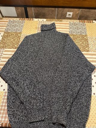 Jersey Balenciaga cuello alto gris y negro