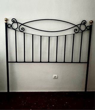 Cabecero forja cama 1,35 negro y dorado.
