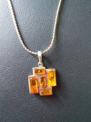 Colgante ámbar con cadena