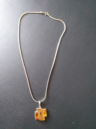 Colgante ámbar con cadena