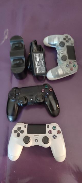 PS4 (PlayStation 4) Nera con accessori