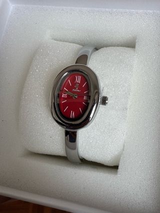 Reloj de mujer elegante en plata con esfera roja –