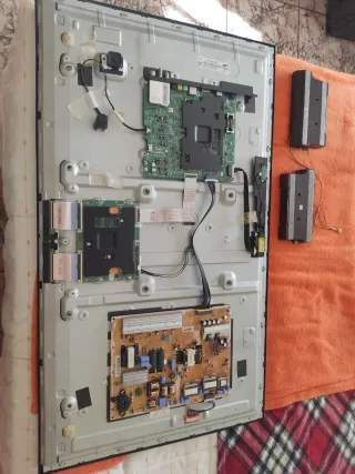 Componentes TV Samsung UE40JU7000T Smart TV