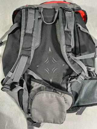 Mochila Forclaz 40L Negra, roja y Gris