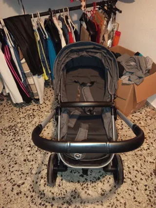 Carro de bebé gris