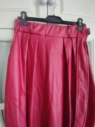 Falda efecto piel roja T U