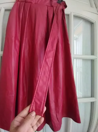 Falda efecto piel roja T U