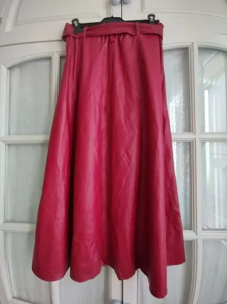 Falda efecto piel roja T U