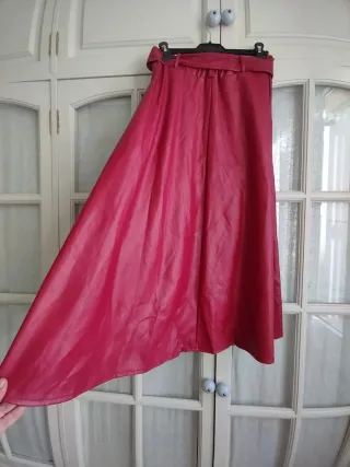 Falda efecto piel roja T U