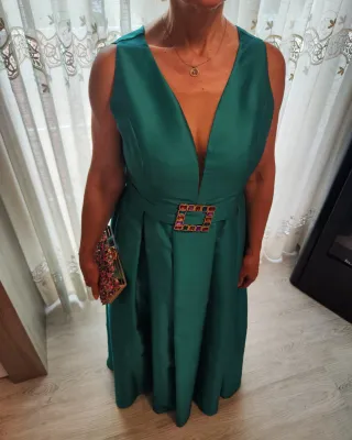 Vestido de fiesta verde usado una vez