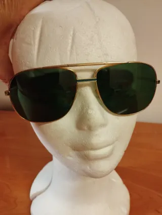 Gafas de sol aviador doradas y verdes